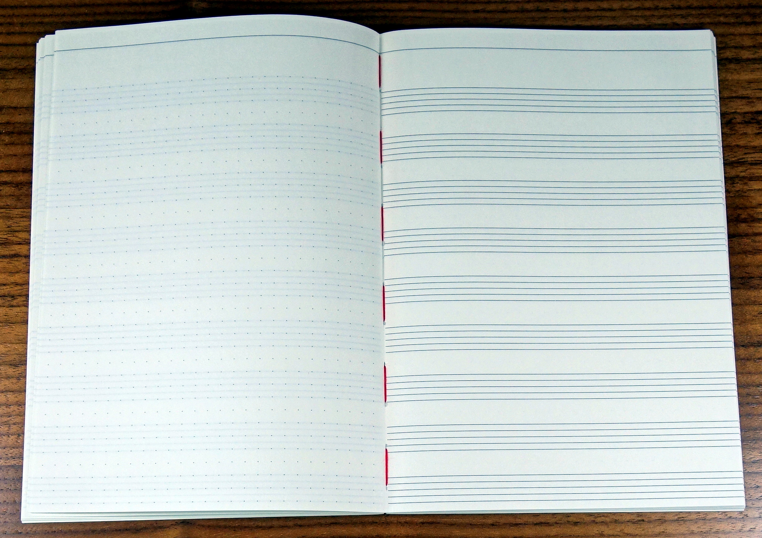 This is right in the middle of the notebook.  Notice how flat it lies. 
